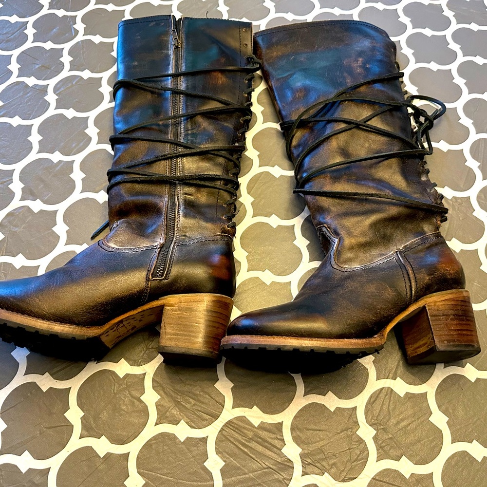 FREEBIRD by STEVEN COAL-COGNAC CROCODILE SZ 9 SHEEP FUR LINING